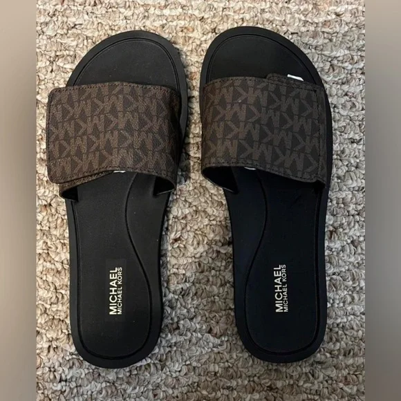 NWOT 🤎 MICHAEL KORS slides Womens Sandals Brown - Picture 3 of 11